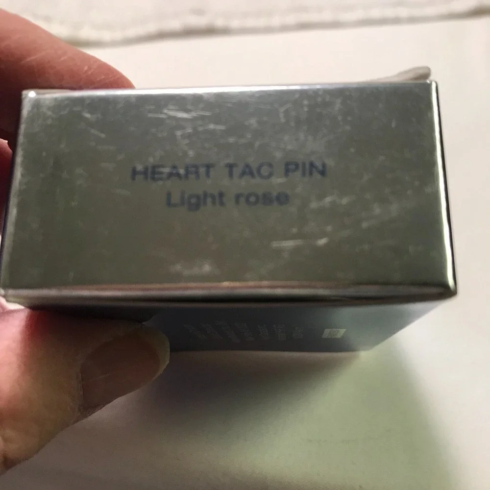 Avon Vintage 2004 Heart‎ Tac Pin - Light Rose